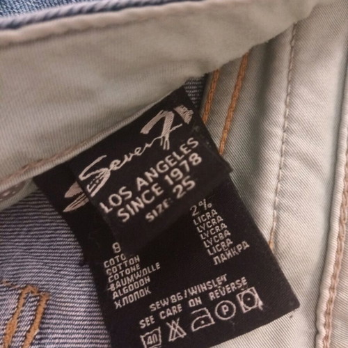 Jean Seven size 25 like new with subtle crystals on back pockets