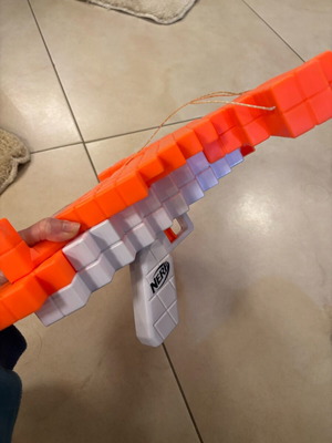 Nerf Minecraft Dart Blaster like new
