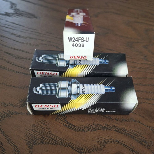 Denso W24FS-U (B8HS) spark plugs new, pack of 3