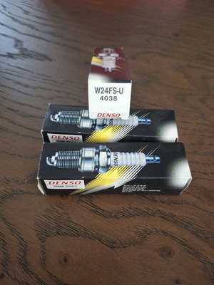 Denso W24FS-U (B8HS) spark plugs new, pack of 3