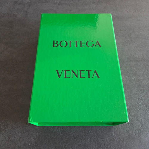 Bottega Veneta packaging box used, magnetic closure, 34x23x10 cm