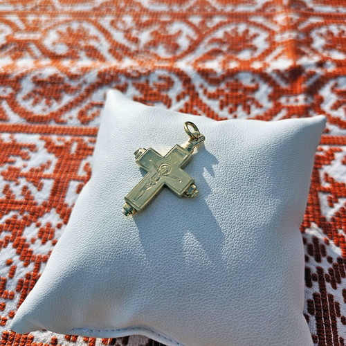 Gold cross 14K used, 4.08g, size 3.5x2.2cm