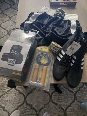 Boxing set new, all unused
