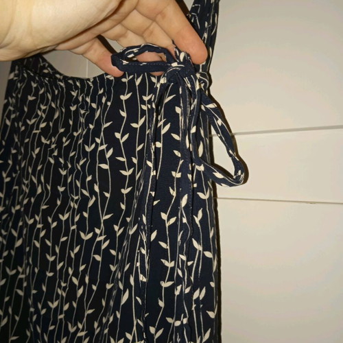 Sempre wrap skirt like new, dark blue with ecru leaf pattern, S/M