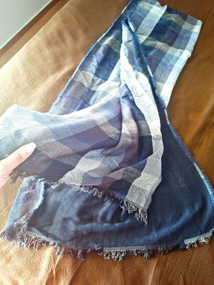 Large checkered scarf in blue and grey shades