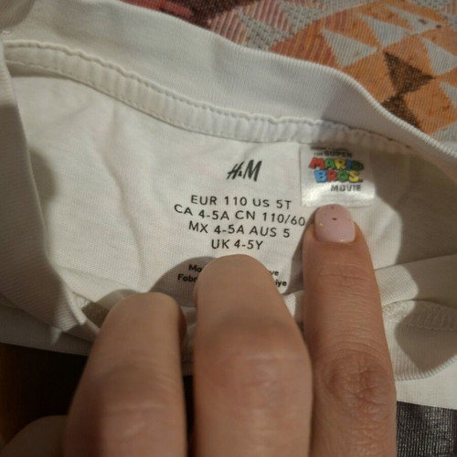 The Super Mario Bros. Movie clothing set like new, t-shirt and shorts