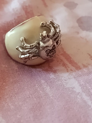 Unique ring with rhinestones, beige and silver