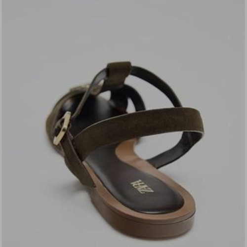Zara flat sandals like new, suede oil