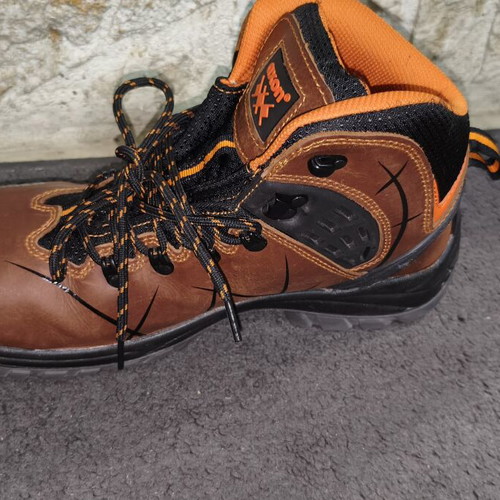 Axon Alaska men's safety boots size 44 like new, brown leather