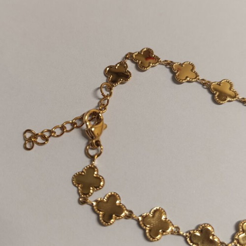 Gold bracelet with four-leaf clover design, brand new