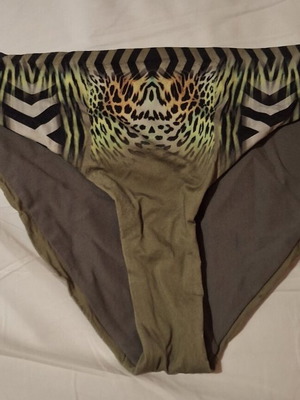 Bikini bottom like new, green with leopard print