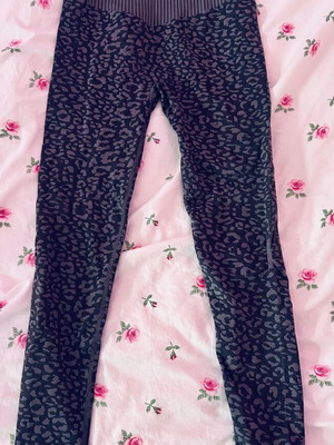 Stradivarius animal print leggings like new, grey size M