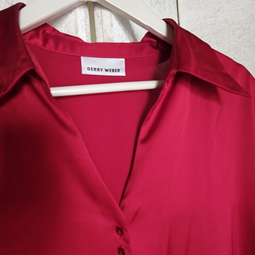 Gerry Weber Satin Red Blouse like new, elegant short sleeve shirt XXL