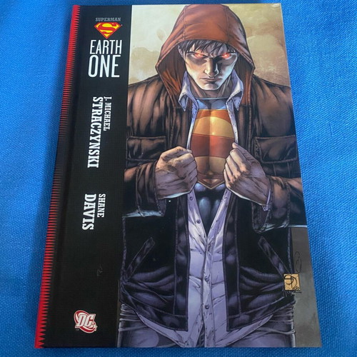 Superman Earth One Volume 1 Hardcover like new