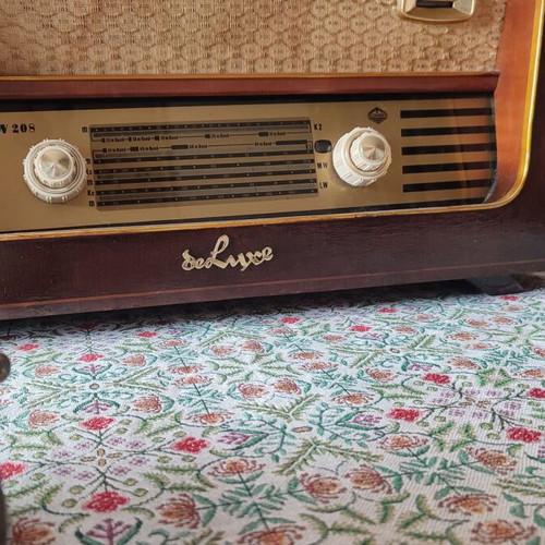Vintage Antique Radio like new
