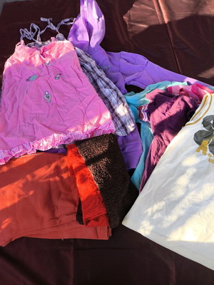 Pack of 10 used clothes for girls aged 7-9