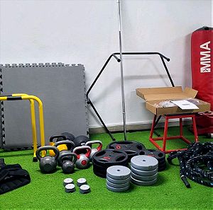All together fitness equipment/ ολόκληρο γυμναστήριο (στούντιο) γυμναστικής