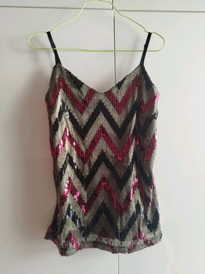 Piazza Italia sequin top new, size M, black and red