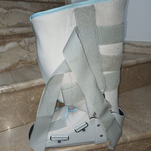 Foot splint with air chamber