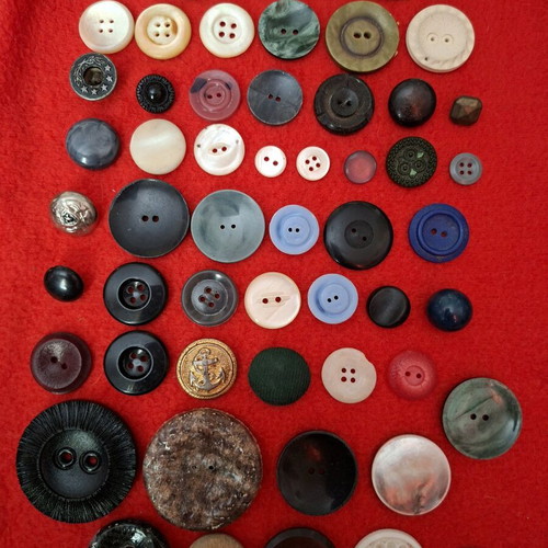Vintage button collection pack of 710 pieces like new