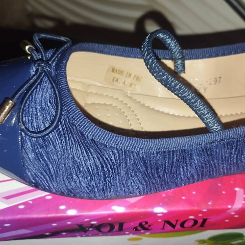 Blue ballerina shoes with patent toe and elastic strap, size 37, like new