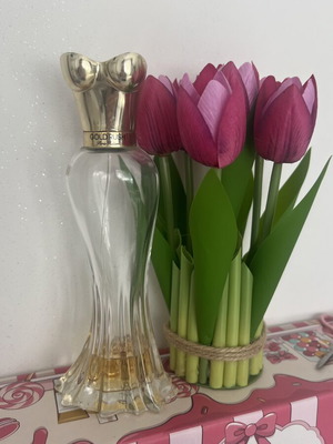 Paris Hilton perfume 100 ml, like new, with spray issue