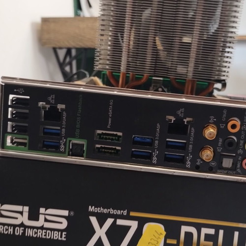 Intel Core i7 4930K CPU with ASUS X79 Deluxe motherboard and Cooler Master Hyper T4
