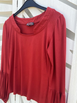 Mia red long sleeve top with balloon sleeves