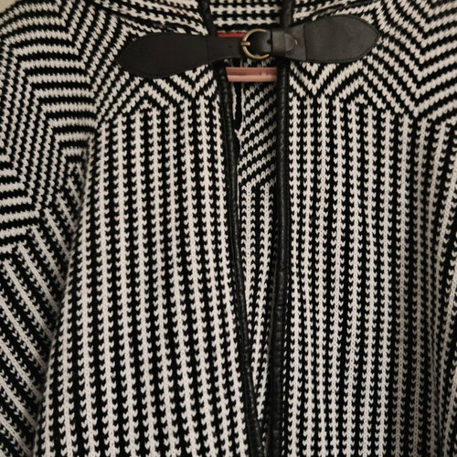 Overcoat cape winter like new, black and white