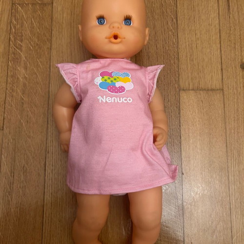 Nenuco baby doll like new, doll only