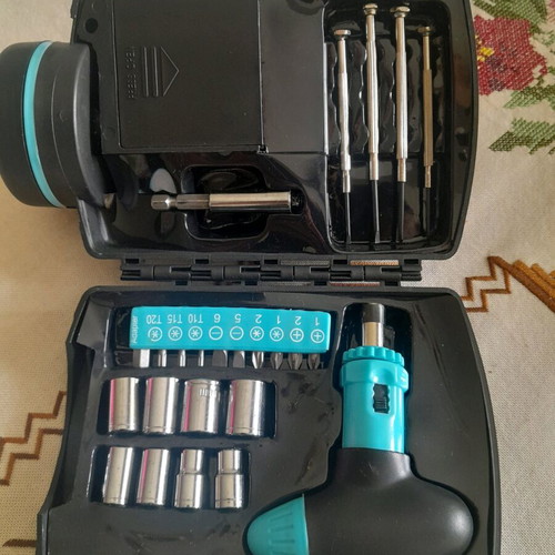 Flashlight/tool kit like new, multi screwdriver with 10 bits and sockets