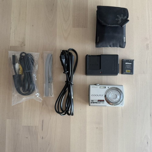 Nikon Coolpix S225 camera like new with full accessories