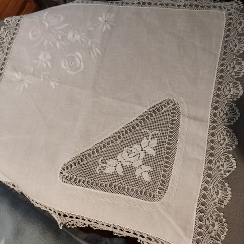 Tablecloth set used with small cloths