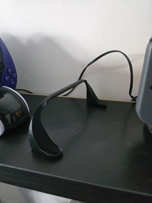 PS5 Controller Stand like new, minimalist style
