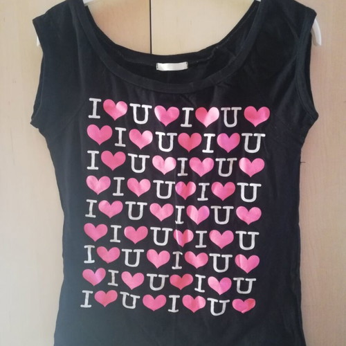 Black short-sleeve top medium with heart print, like new