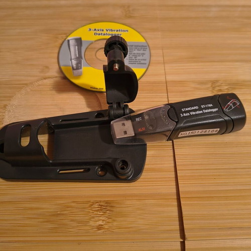 3-Axis Vibration Data Logger Accelerometer like new