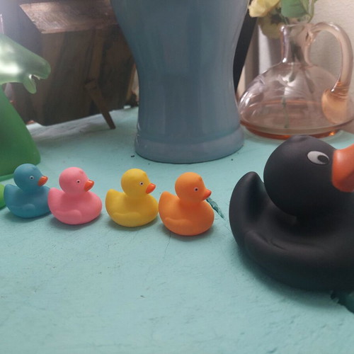 Bath duck and baby ducks like new