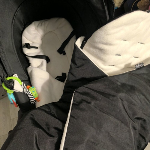 Graco Evo XT 2 in 1 stroller like new with free footmuff