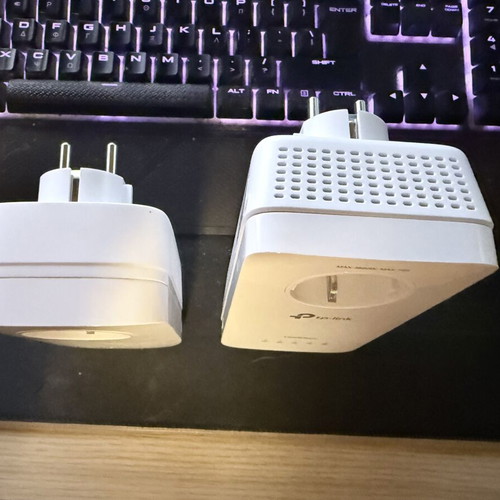 TP-LINK WPA8631P AV1300 Gigabit Passthrough Powerline AC WiFi Extender like new