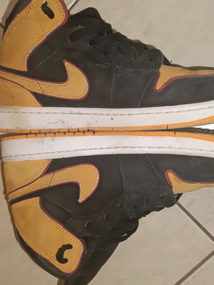 Jordan 1 Mid size 43 like new with boxes