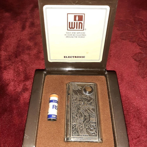 Win electronic lighter used, vintage with case