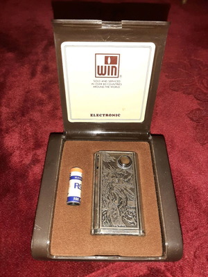 Win electronic lighter used, vintage with case