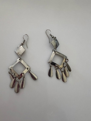 Stainless steel earrings like new, silver