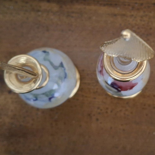 Set of 2 glass perfume bottles like new, decorative