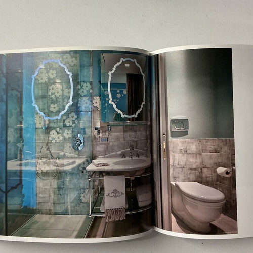Modern Bathrooms book like new, Greek