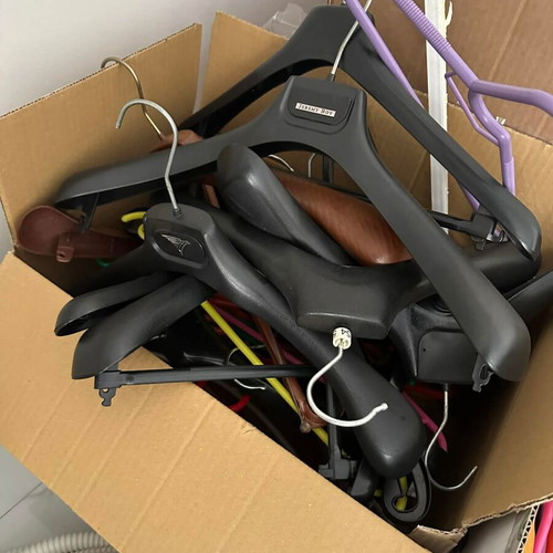 Plastic hangers like new, over 50 pieces, assorted colors