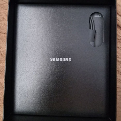 Samsung Galaxy Z Fold 6 12GB 1TB white used with cases