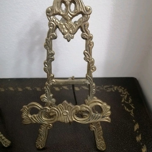 Brass frames new with easel design