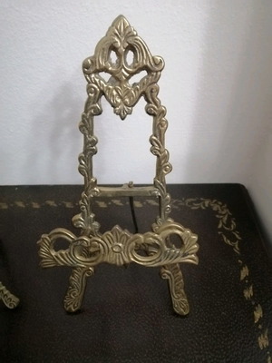 Brass frames new with easel design