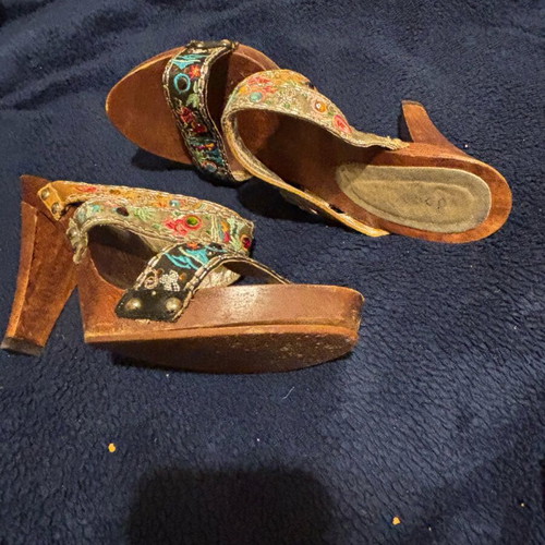 Boho sandal like new with wood and embroidery, 10cm heel, multicolor, size 39